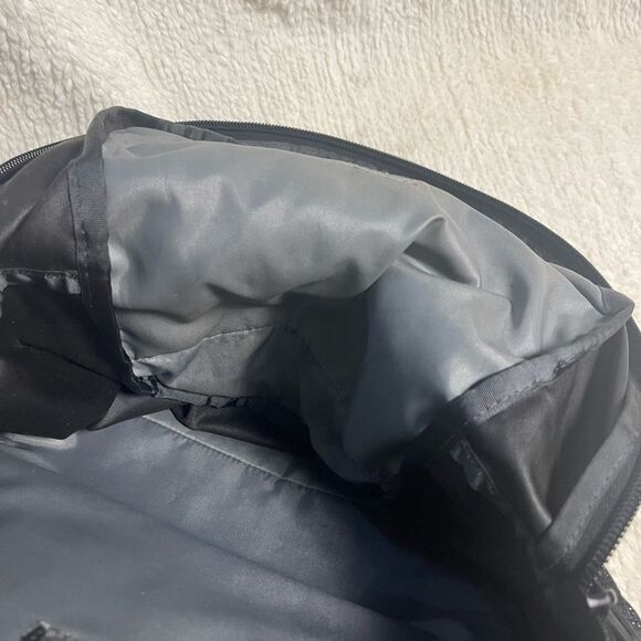 The North Face Unisex Black Vault Backpack - Picture 13 of 14